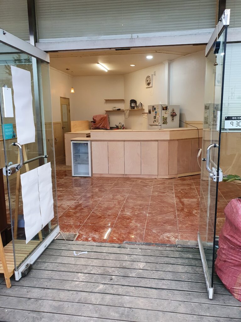 진해 풍호동 카페 목공 작업