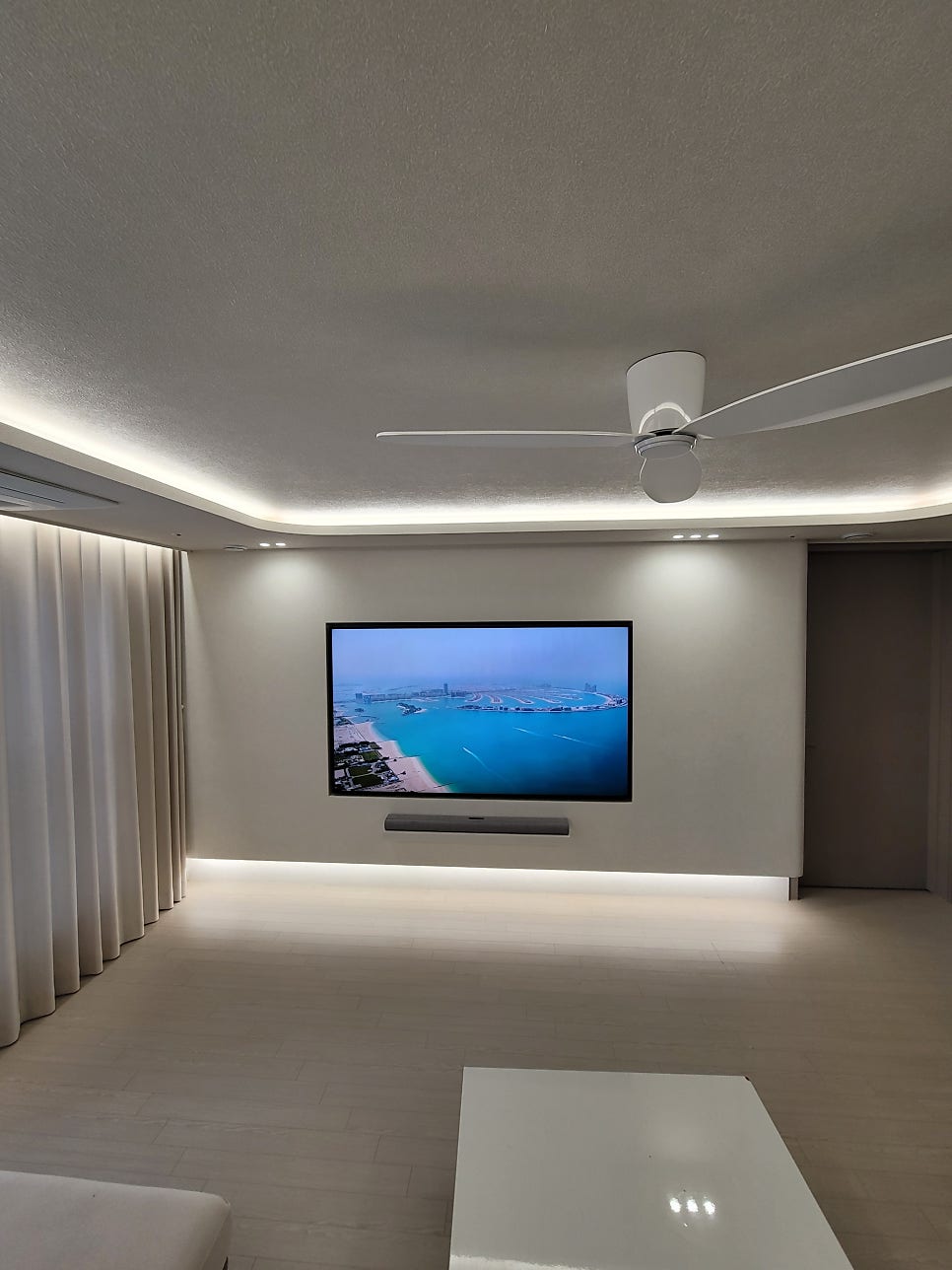 양산 사송 아파트 TV 완전매립 벽체와 사운드바 선반 간접조명 시공